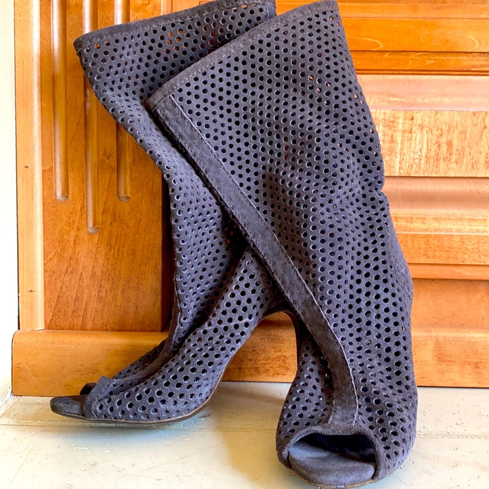 Pedro Garcia sira bootie